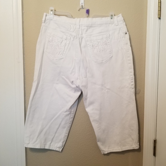 Gloria Vanderbilt Amanda Capri Women’s Size 16 White Denim Studded Pockets - Picture 8 of 8
